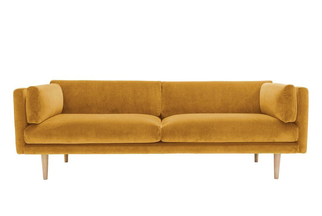 gul velour sofa med træben. Sofa længden er 215 cm